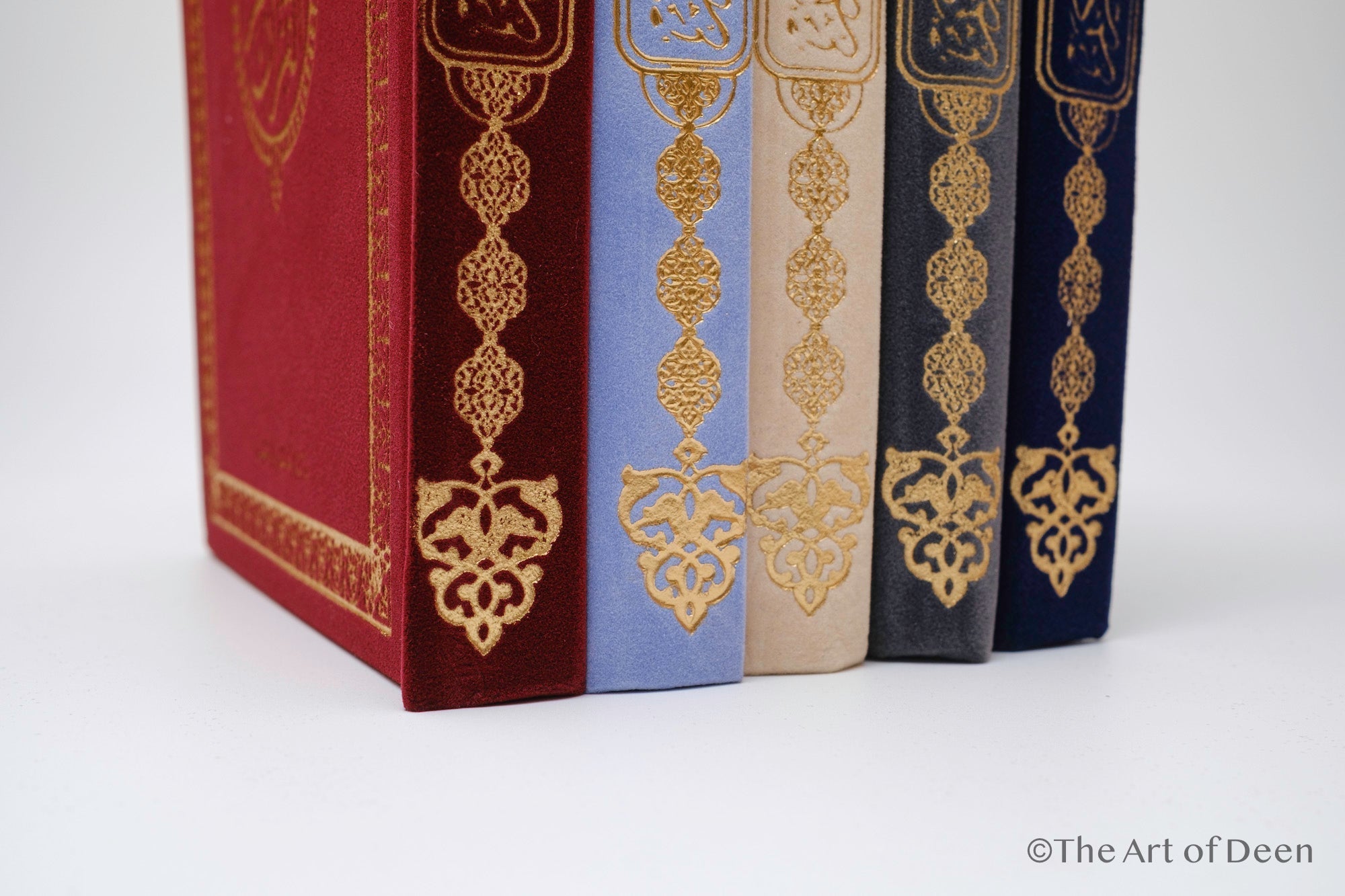 Elegant Velvet Qur’an with Gold Details – Arabic Uthmani Script Edition (14×20 cm)