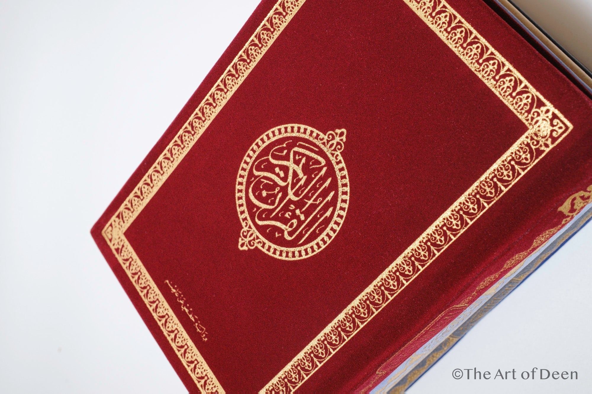 Elegant Velvet Qur’an with Gold Details – Arabic Uthmani Script Edition (14×20 cm)