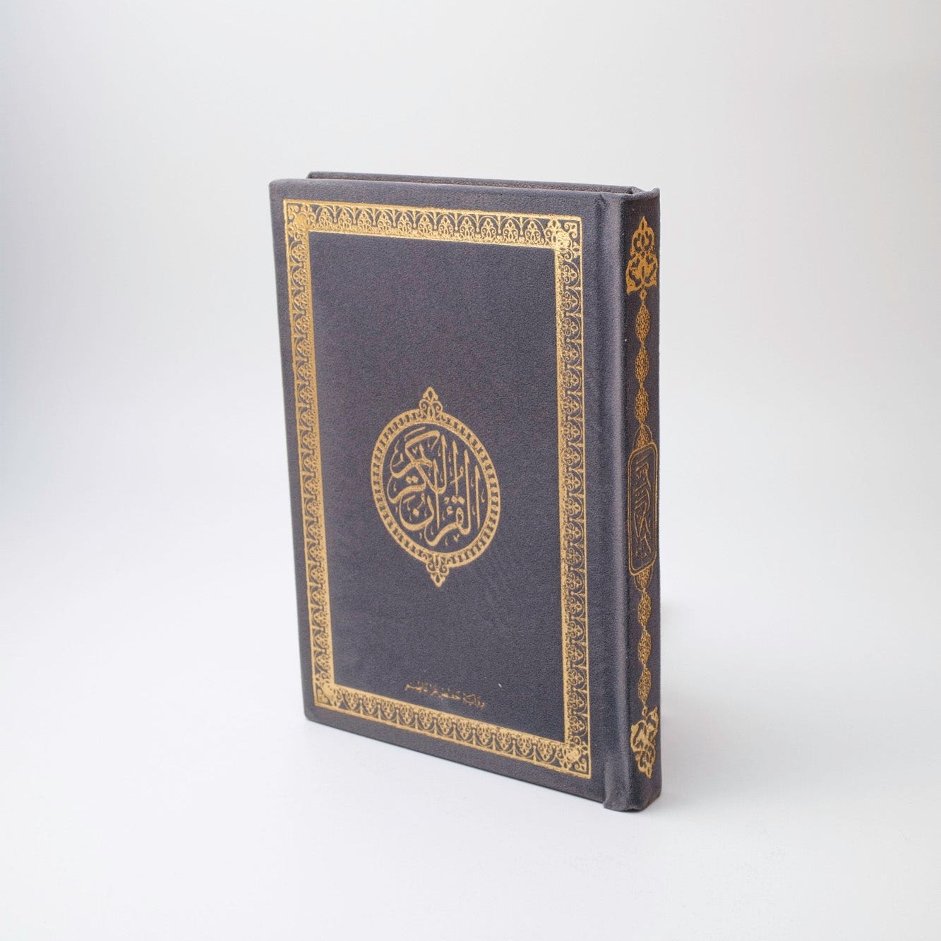 Elegant Velvet Qur’an with Gold Details – Arabic Uthmani Script Edition (14×20 cm)