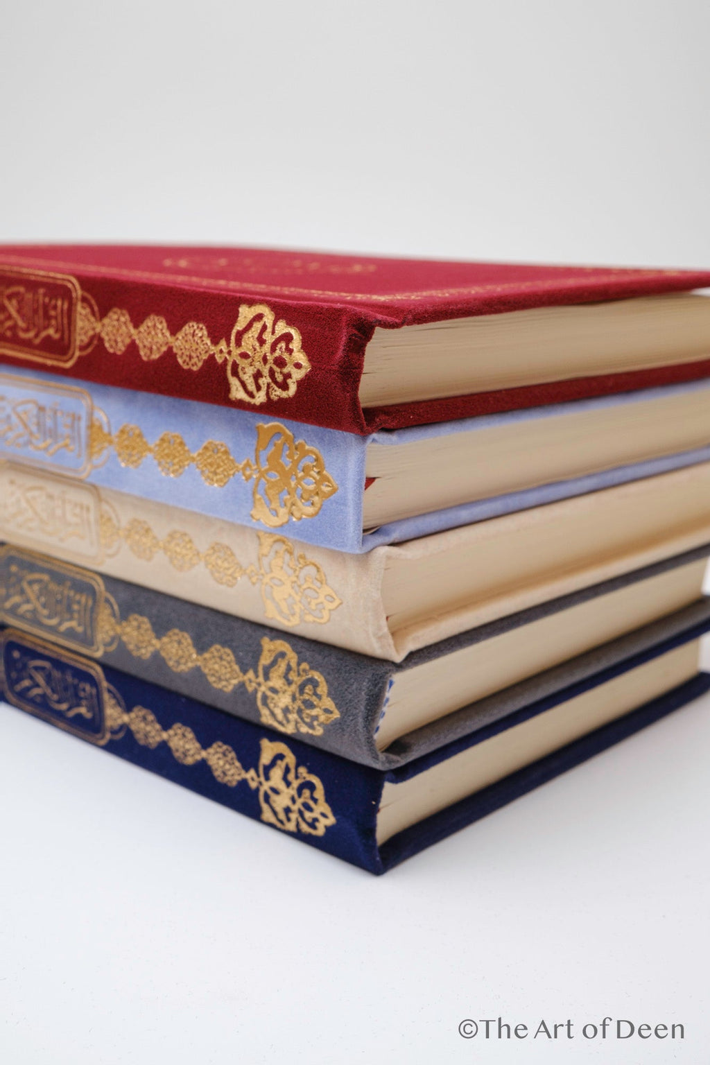 Elegant Velvet Qur’an with Gold Details – Arabic Uthmani Script Edition (14×20 cm)