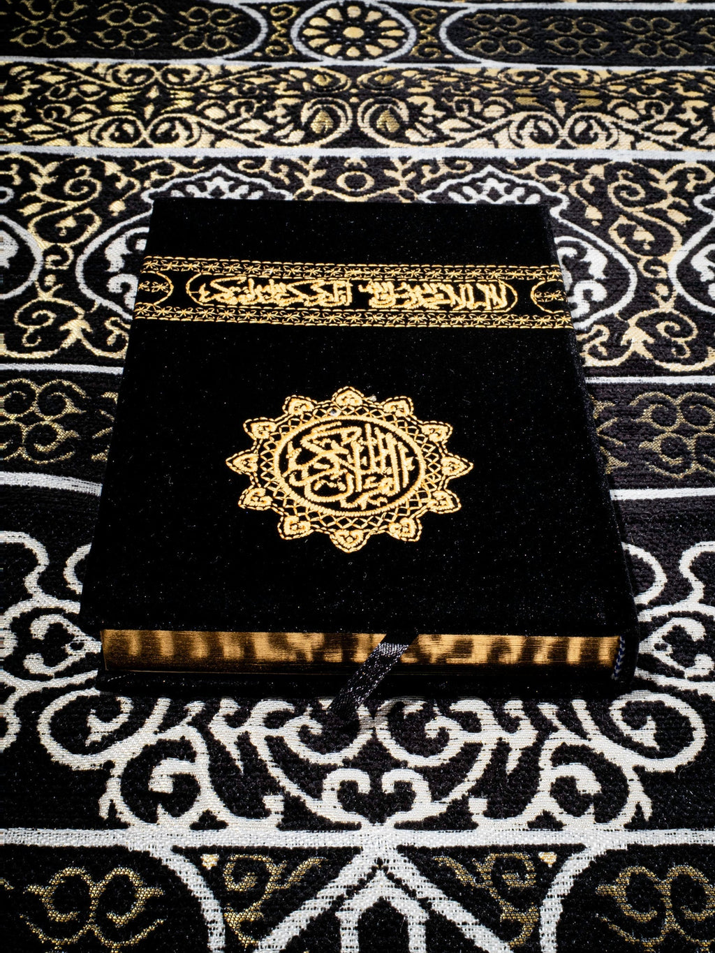 Kaaba Padded Prayer Mat — Luxus Velvet Sejadah  | Extra Comfort for Seniors & Sensitive Knees | Removable Cushion