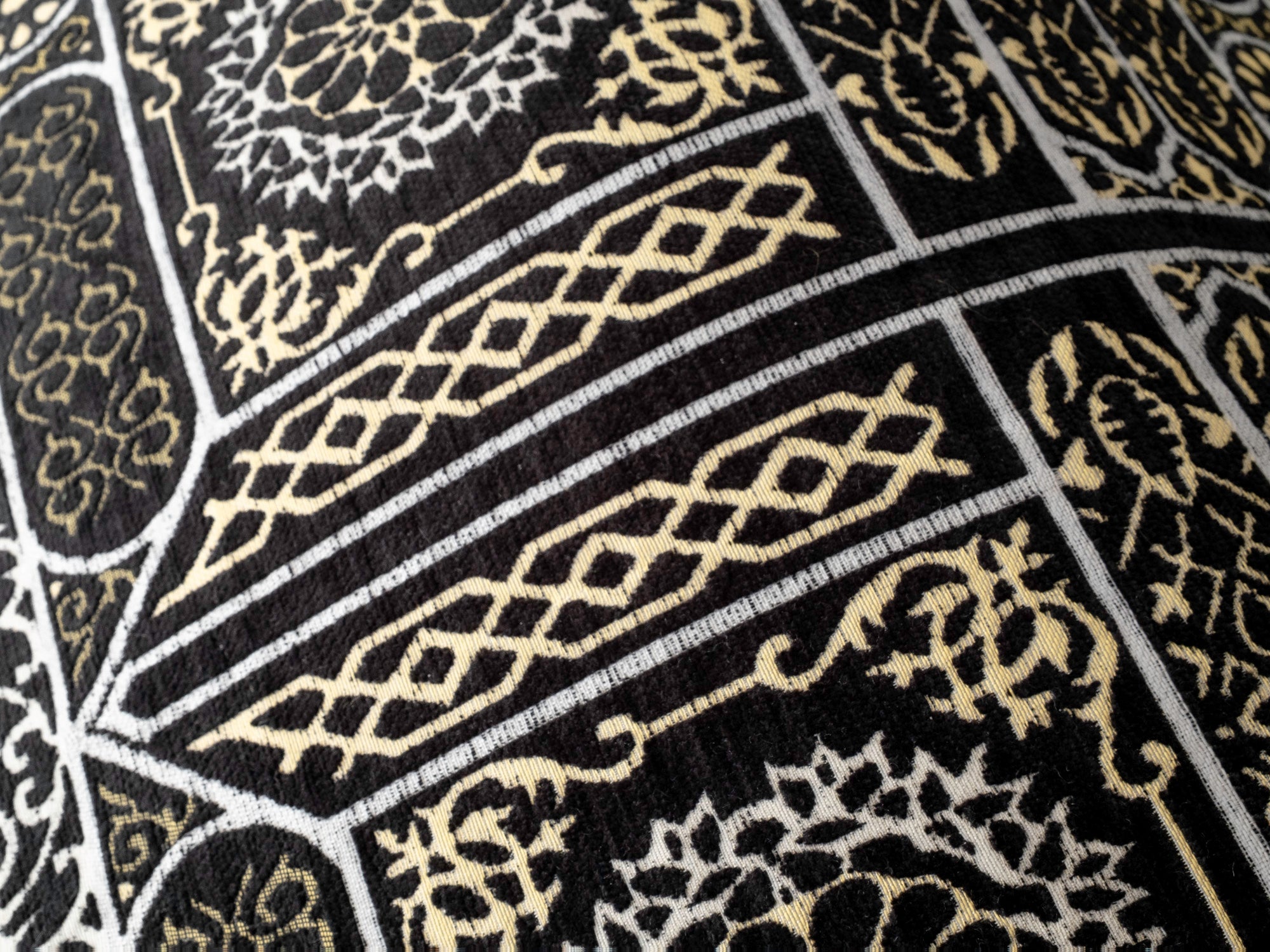 Kaaba Padded Prayer Mat — Luxus Velvet Sejadah  | Extra Comfort for Seniors & Sensitive Knees | Removable Cushion