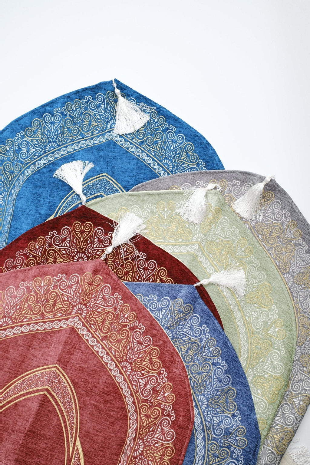 Mihrab Prayer Rug with Light Padding – Luxury Silk-Look Islamic Prayer Mat