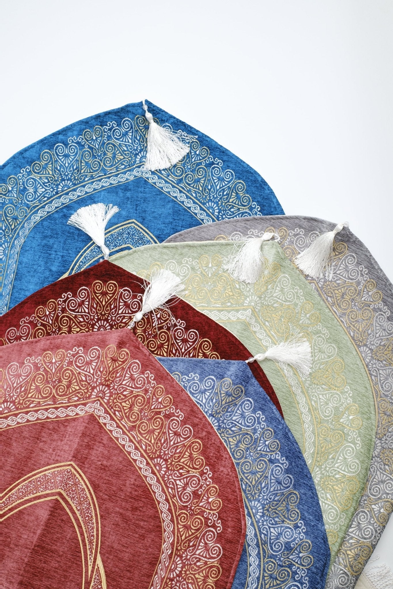 Mihrab Prayer Rug with Light Padding – Luxury Silk-Look Islamic Prayer Mat