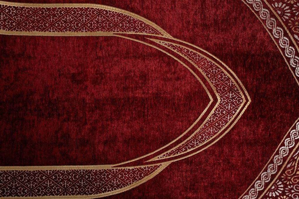 Mihrab Prayer Rug with Light Padding – Luxury Silk-Look Islamic Prayer Mat