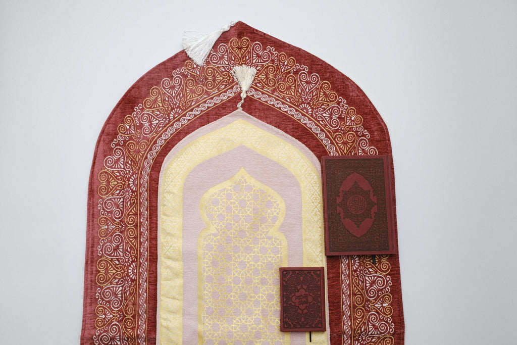 Mihrab Prayer Rug with Light Padding – Luxury Silk-Look Islamic Prayer Mat