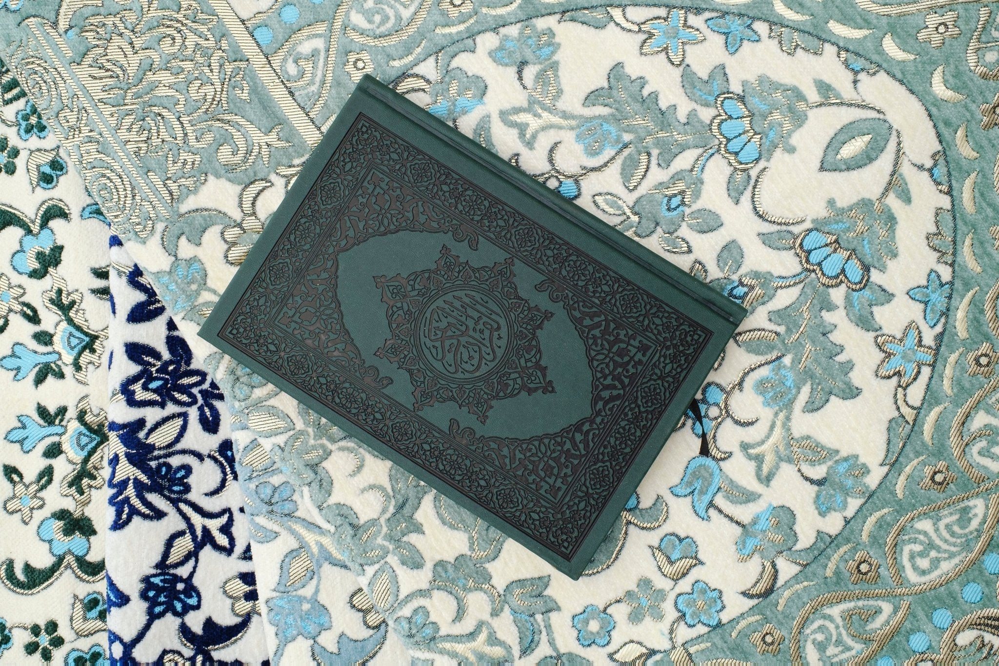 Premium Arabic Qur’an | Uthmani Calligraphy & Embossed Cover